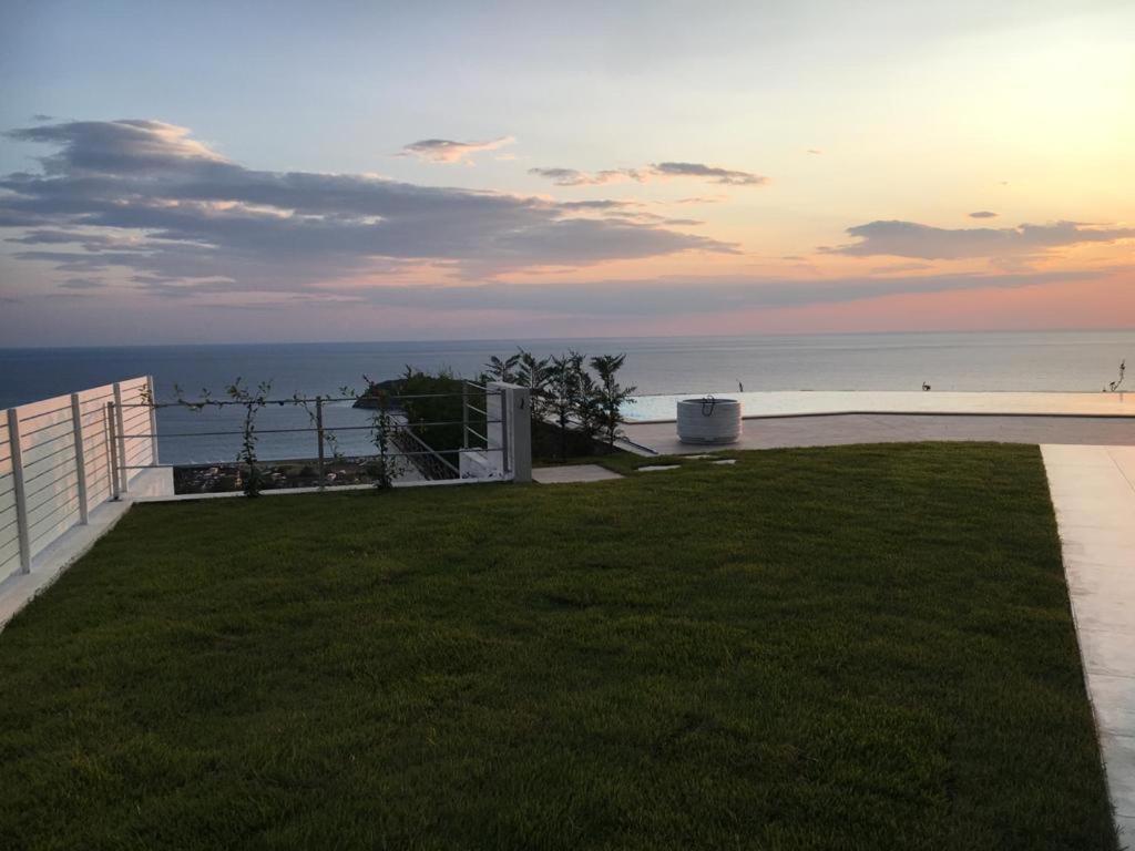 Luxury Villa Blue&Blanc Piscina A Sfioro Isola Diamante Exterior foto